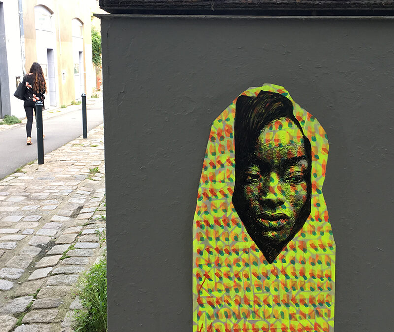 Femme Africaine aux motifs jaunes / Nantes, France