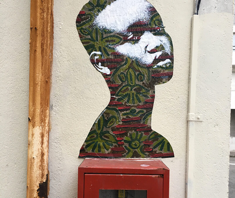 Femme Africaine aux motifs verts / Nantes, France