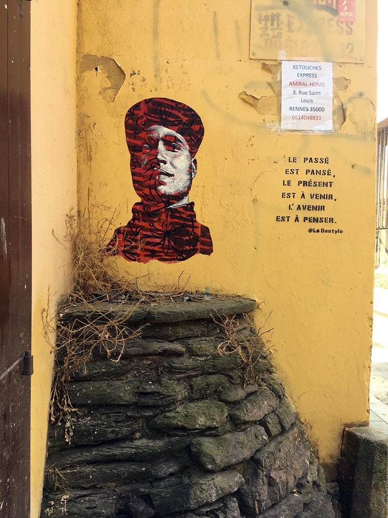 Homme au turban au fond rouge / Rennes, France