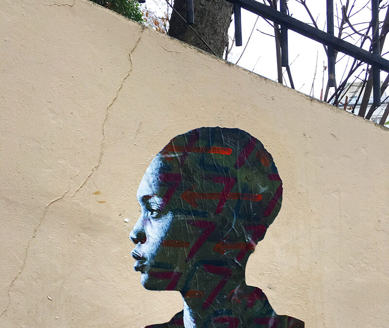 Profil de Femme Africaine au fond vert / Paris, France