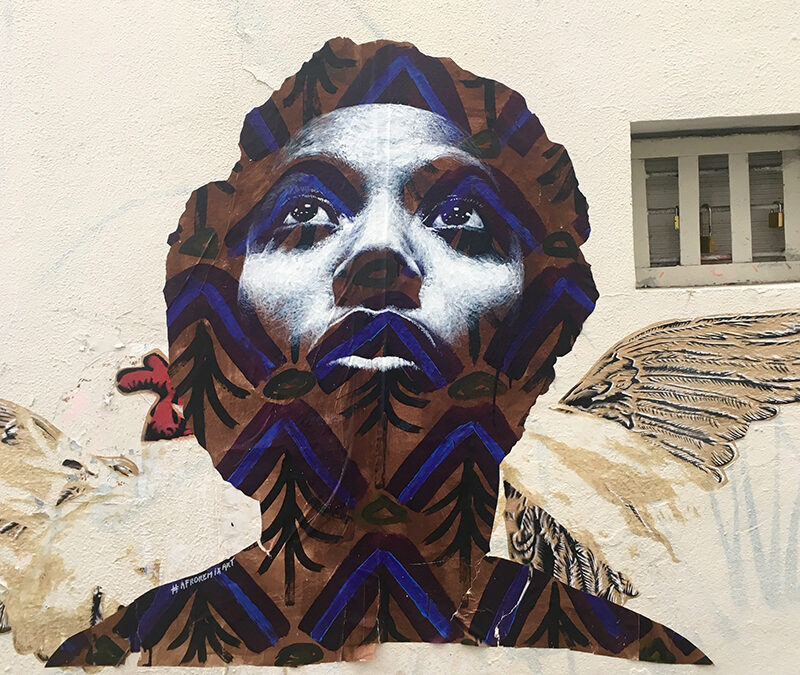 Portrait de Lena au motifs bleus / Paris, France