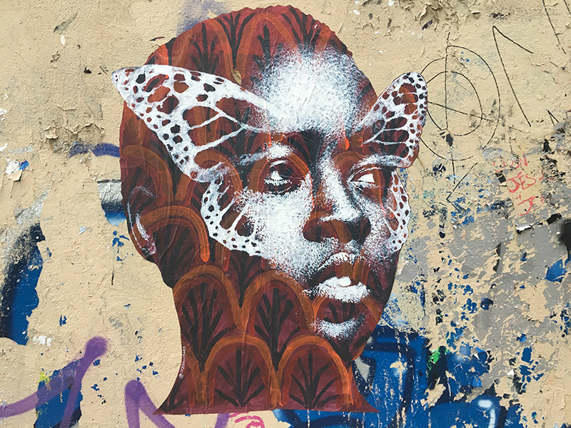 Femme Africaine au visage ailé – Paris, France