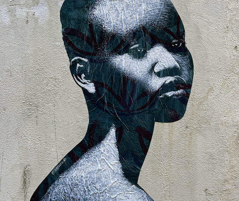 Femme Africaine au fond bleu / Bordeaux, France