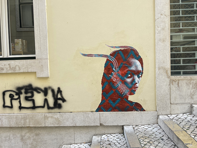 Femme Africaine aux cornes et visage animal / Lisbonne, Portugal