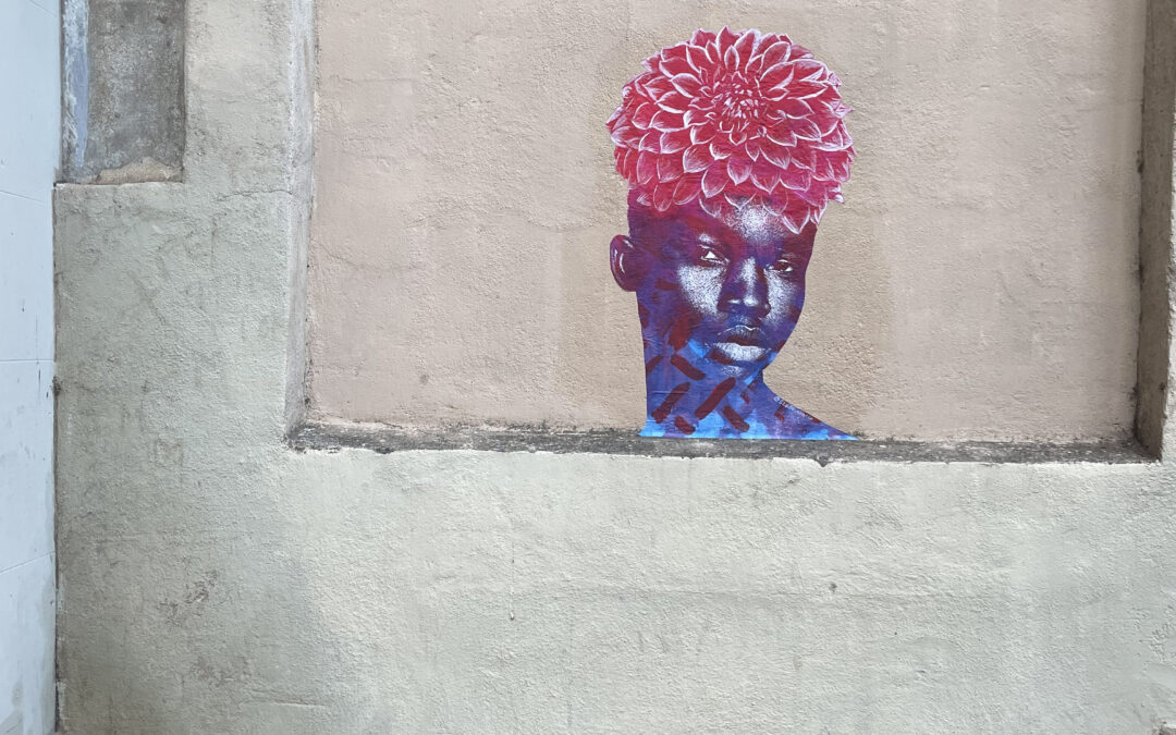 Jeune Homme Africain à la chevelure fleurie / Barcelone, Espagne
