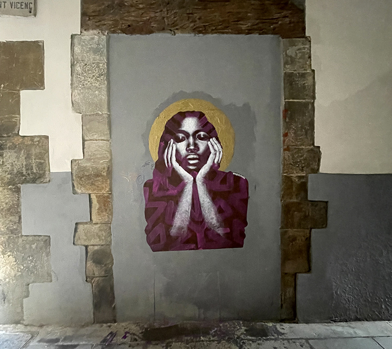 Femme Africaine auréolée / Barcelone, Espagne