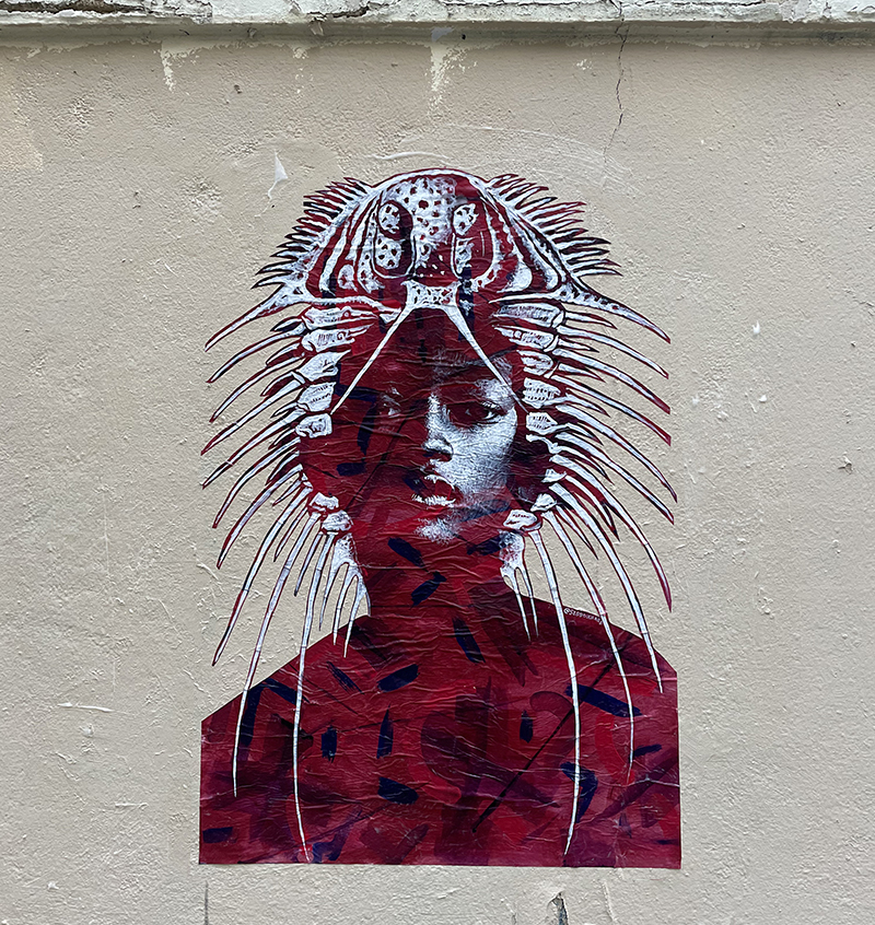 Aspidonia Girl, Femme à la coiffe animale / Paris, France