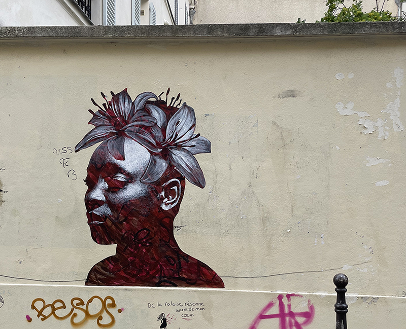 PowerFlower, femme à la chevelure fleurie / Paris, France