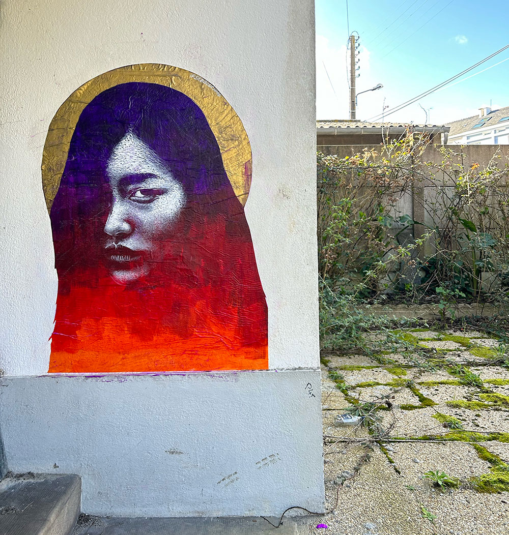 Femme asiatique à l’auréole / Saint-Nazaire, France