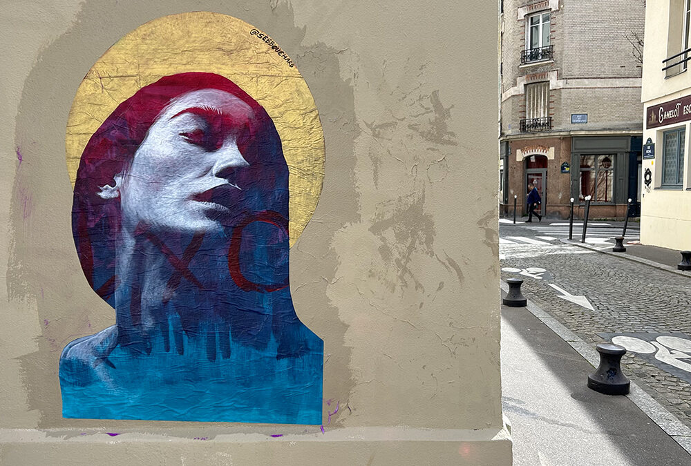 Femme Asiatique à l’auréole | Paris, France