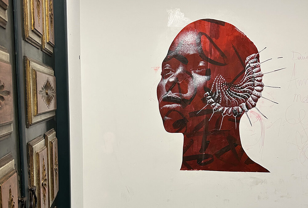 Femme Africaine à la chevelure animale / LX Factory, Lisbonne, Portugal