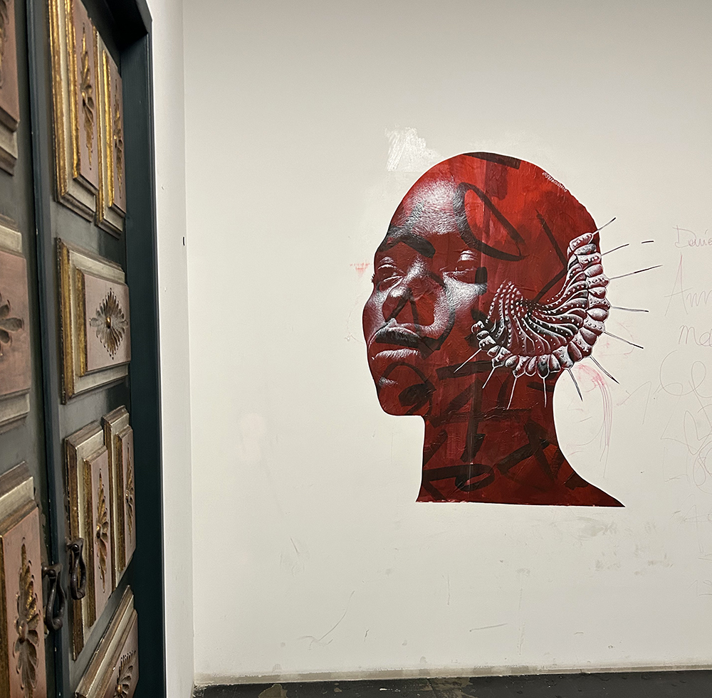 Femme Africaine à la chevelure animale / LX Factory, Lisbonne, Portugal