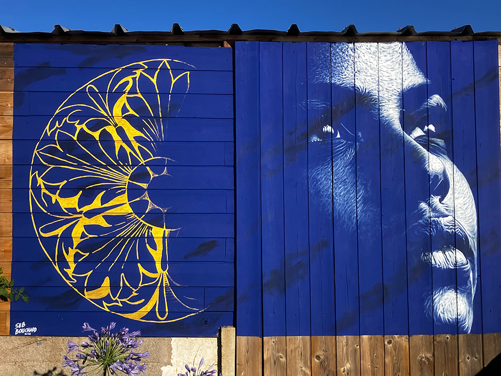 comme la lune : fresque à Paimboeuf (44)