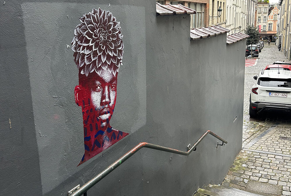Jeune Homme Africain à la chevelure fleurie / Bruxelles, Belgique – 2026