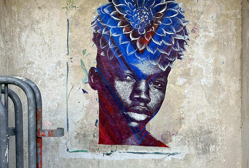 Jeune Homme Africain à la chevelure fleurie / Nantes, France